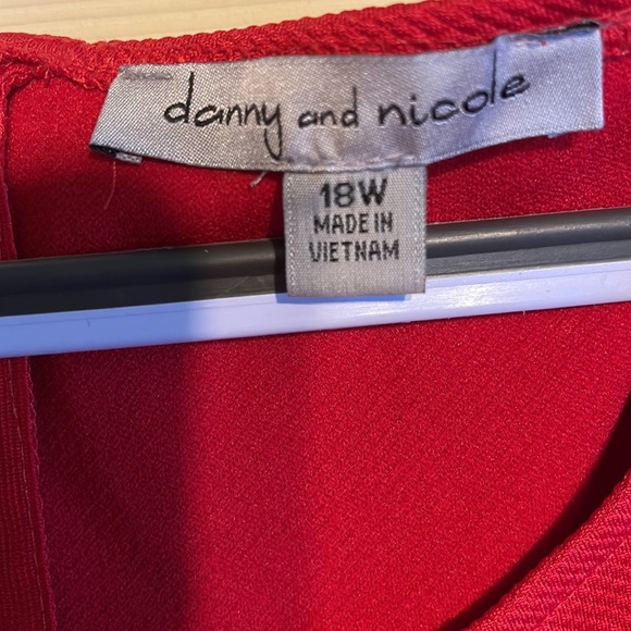 Red on black - Picture 3 of 3